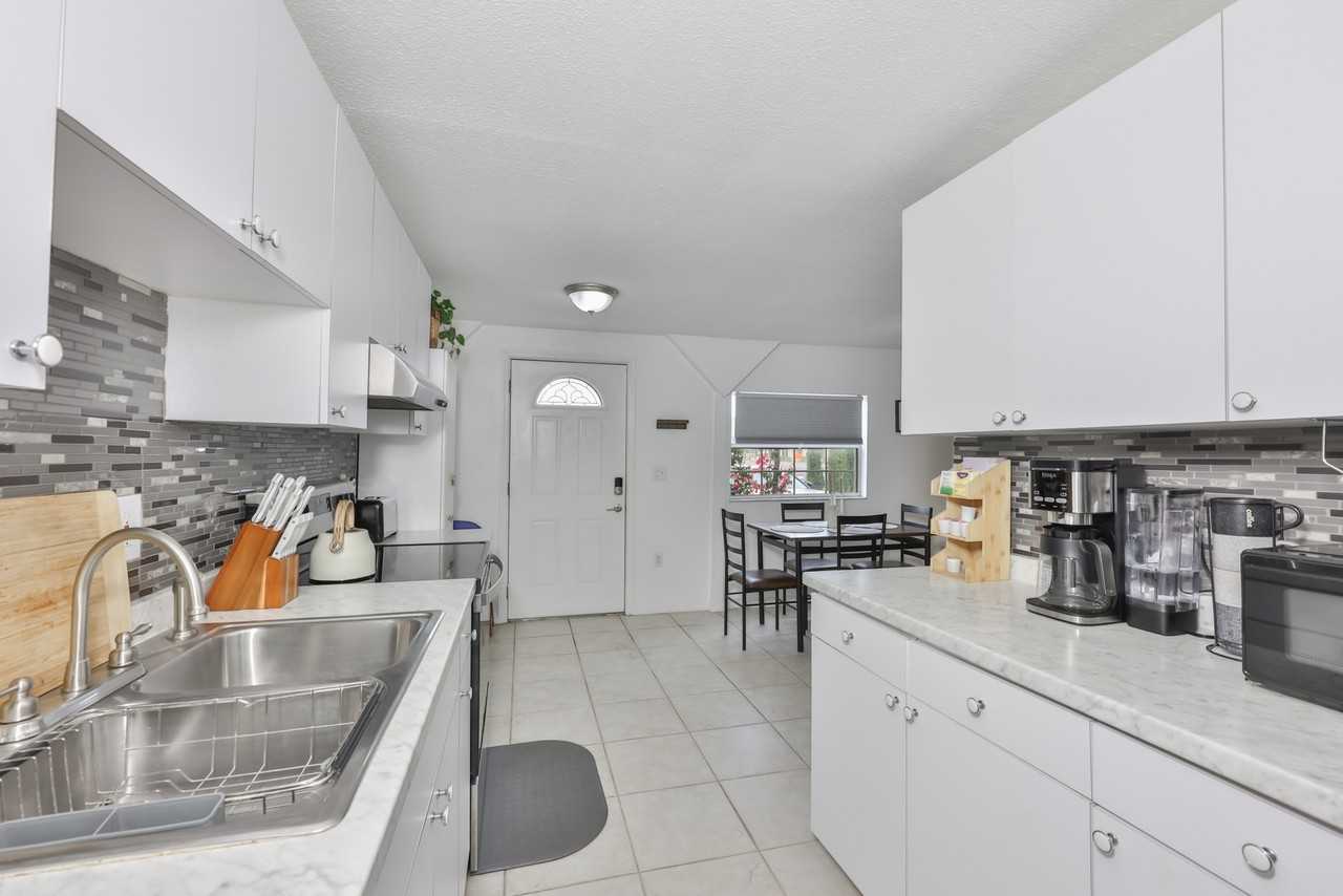 2575 S Himes Ave - Photo 4 of 21