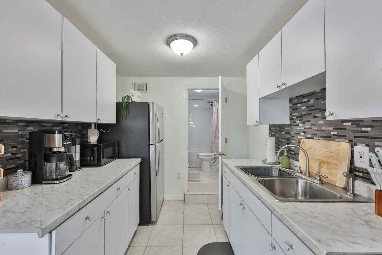 2575 S Himes Ave - Photo 6 of 21