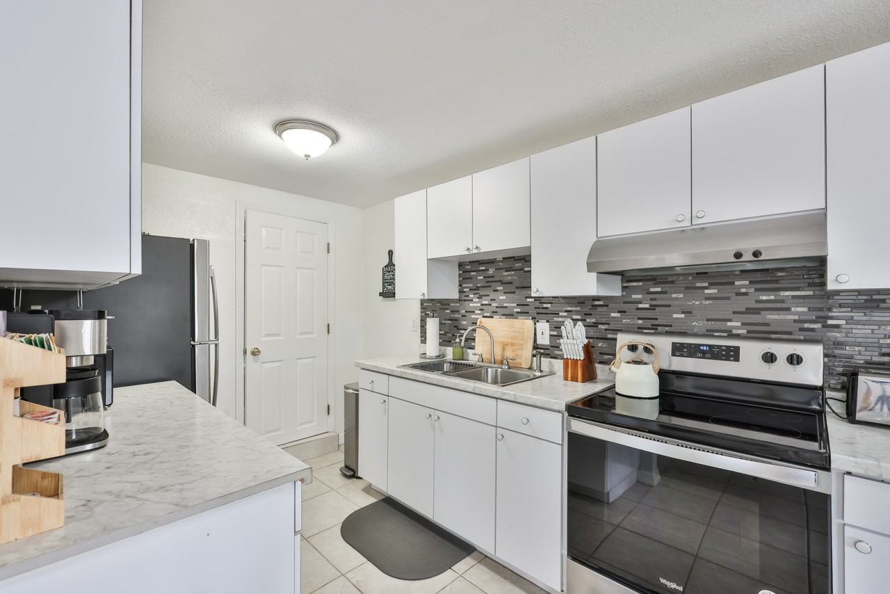 2575 S Himes Ave - Photo 7 of 21
