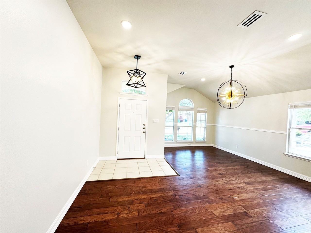 369 Bayberry Dr - Photo 4 of 40