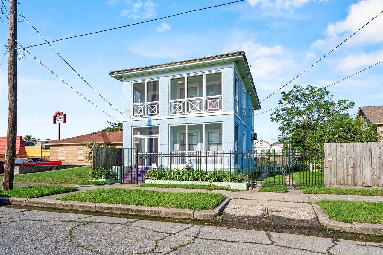 1014 31st St - Photo 2 of 27