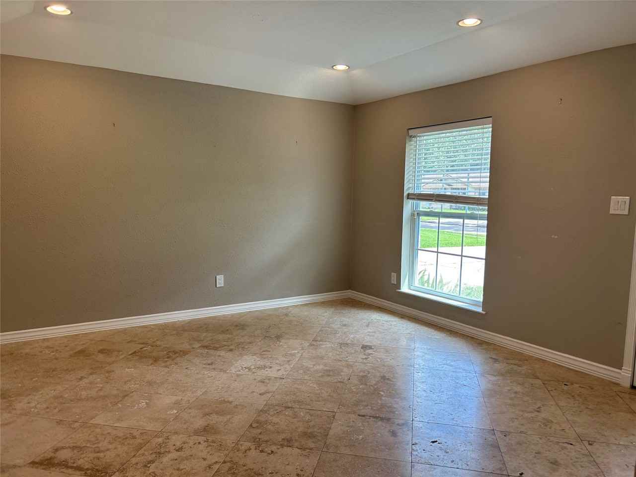 17006 David Glen Dr - Photo 4 of 22