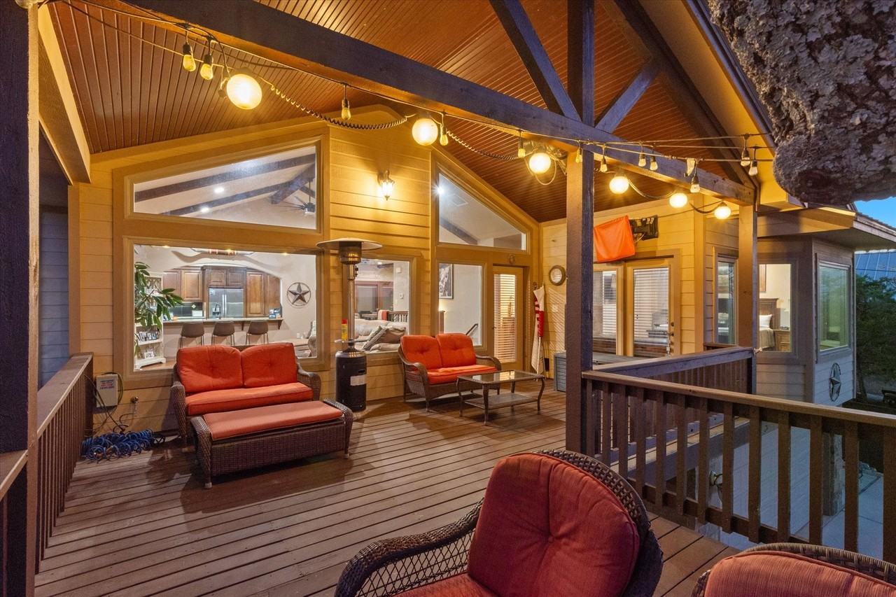 785 Lake Frst - Photo 4 of 44