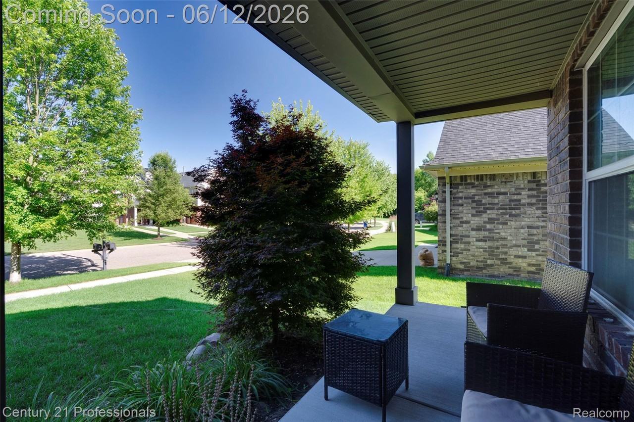 28323 Oakmonte Cir W - Photo 2 of 50