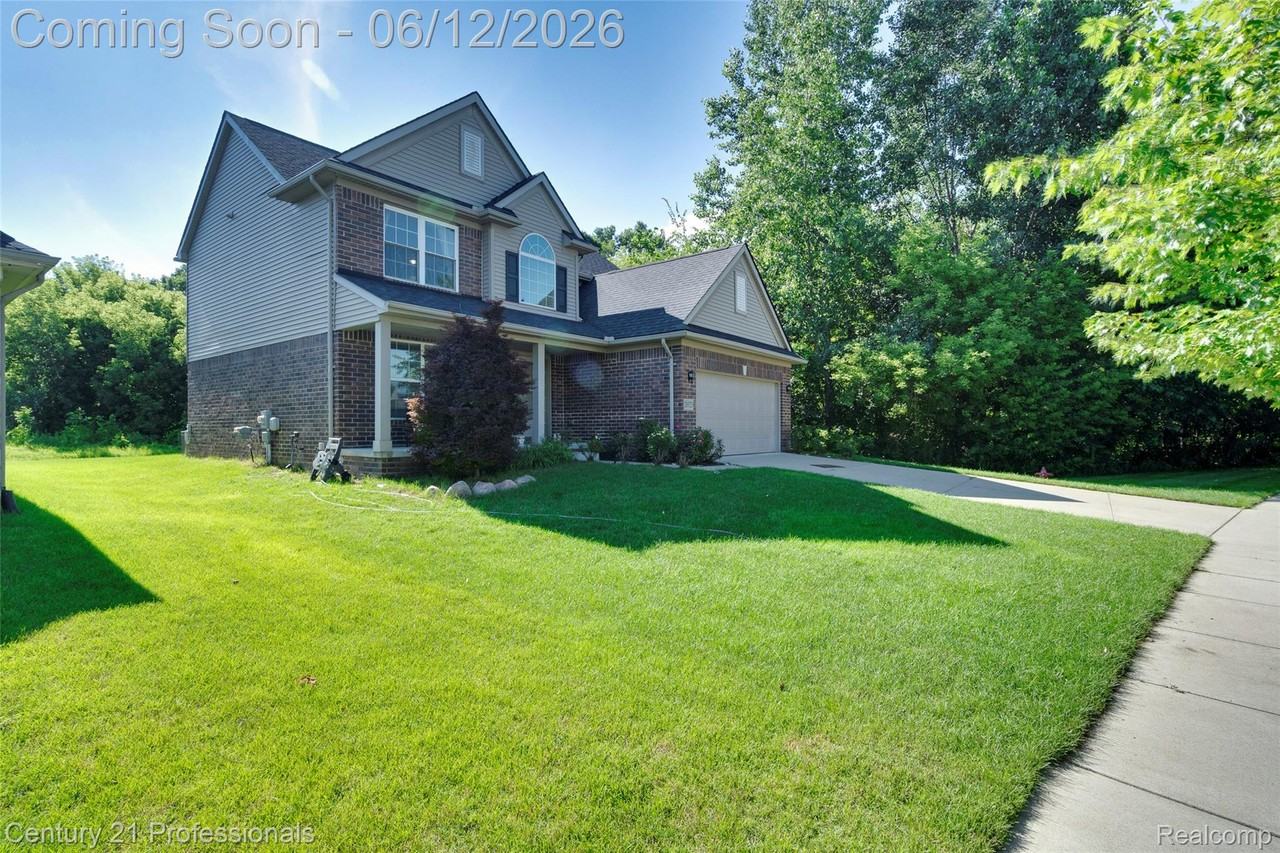 28323 Oakmonte Cir W - Photo 3 of 50