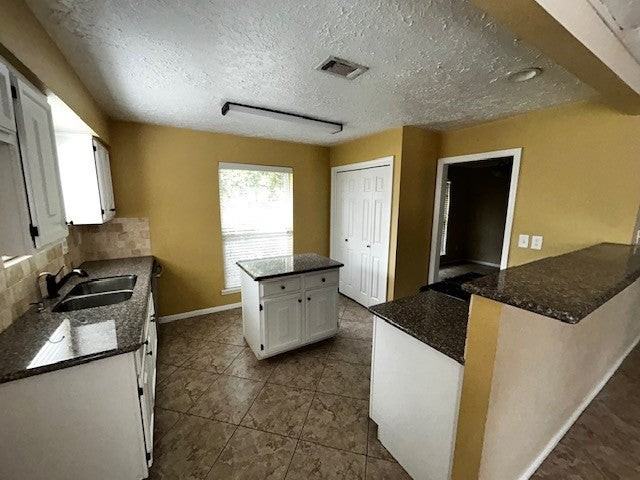 9631 Dundalk St - Photo 4 of 11
