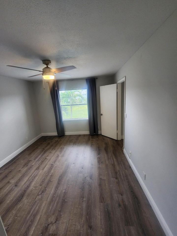 7257 Golf Colony Ct - Photo 7 of 48