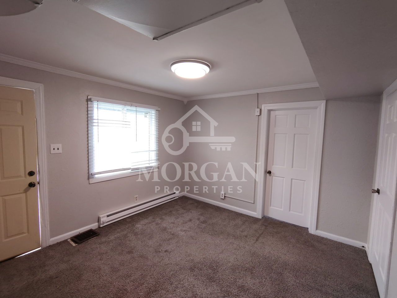 917 E 8th St #2 - Photo 2 of 6