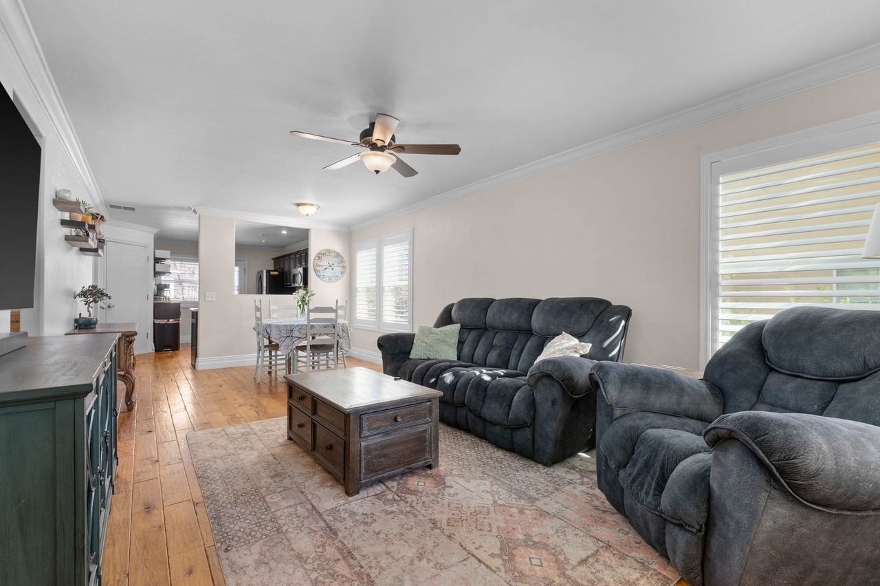 11719 S Zephyr Way - Photo 3 of 41