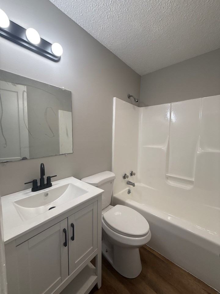 610 E Jefferson St #1 - Photo 2 of 8