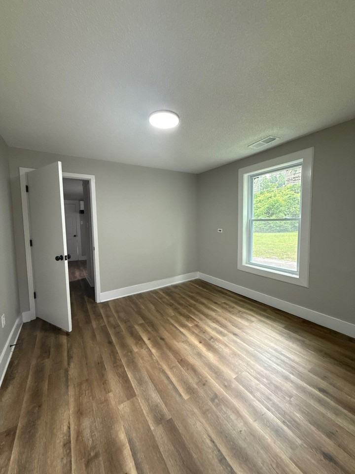 610 E Jefferson St #1 - Photo 7 of 8