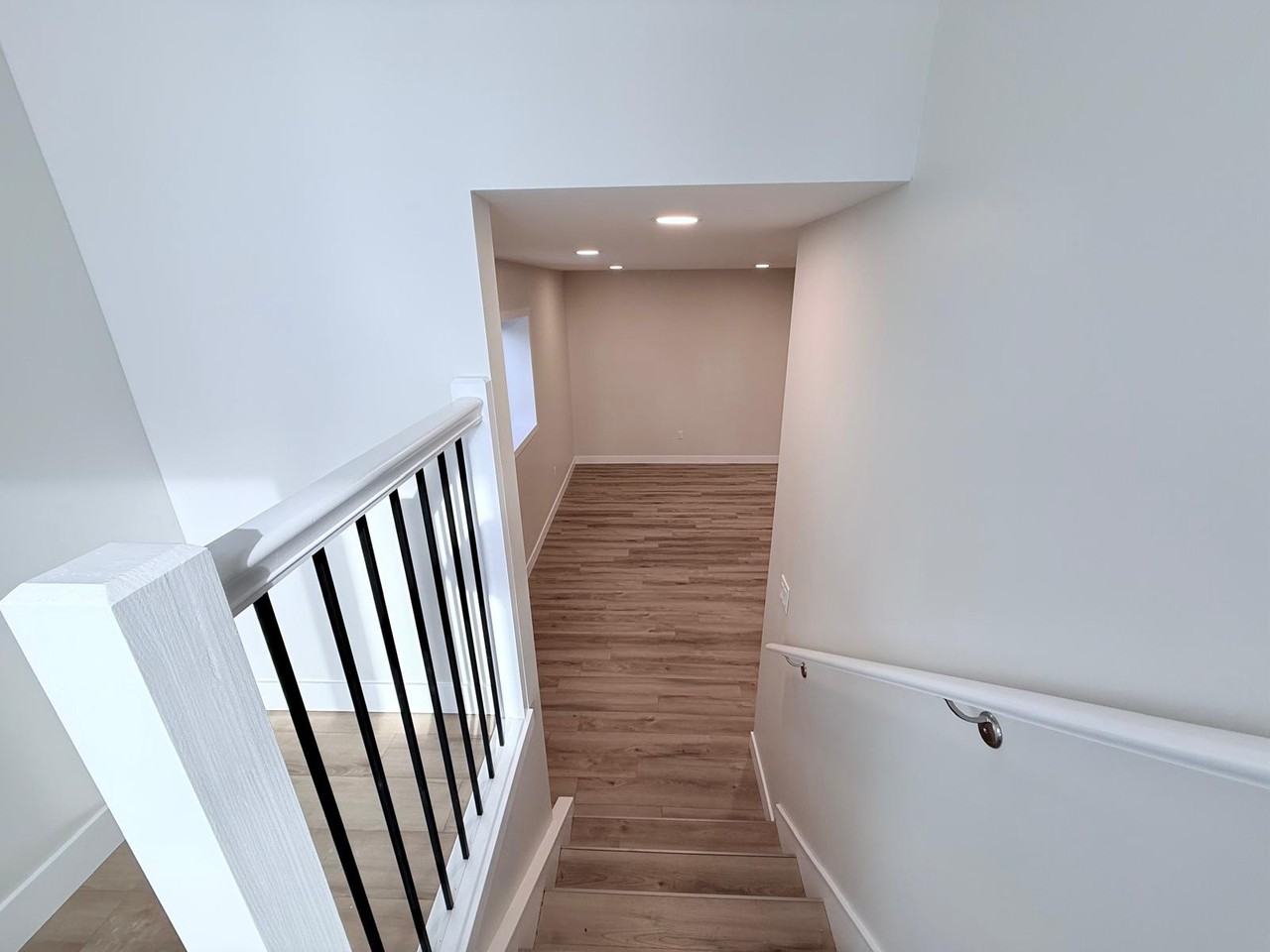 21299 Harbour Rd Lowr - Photo 3 of 17
