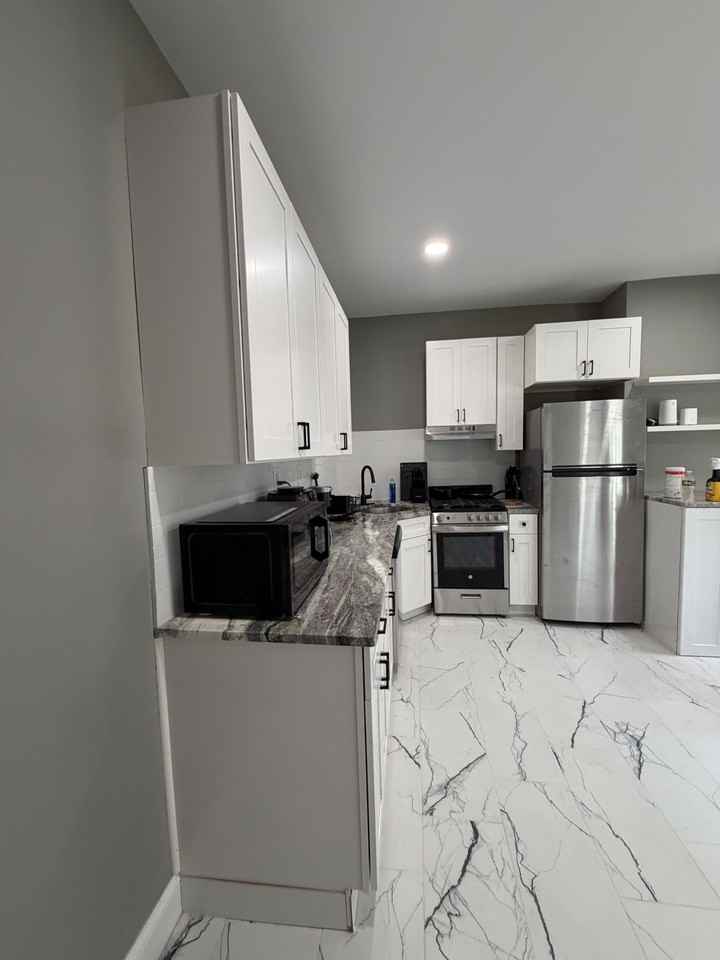 Pine St - Photo 7 of 25