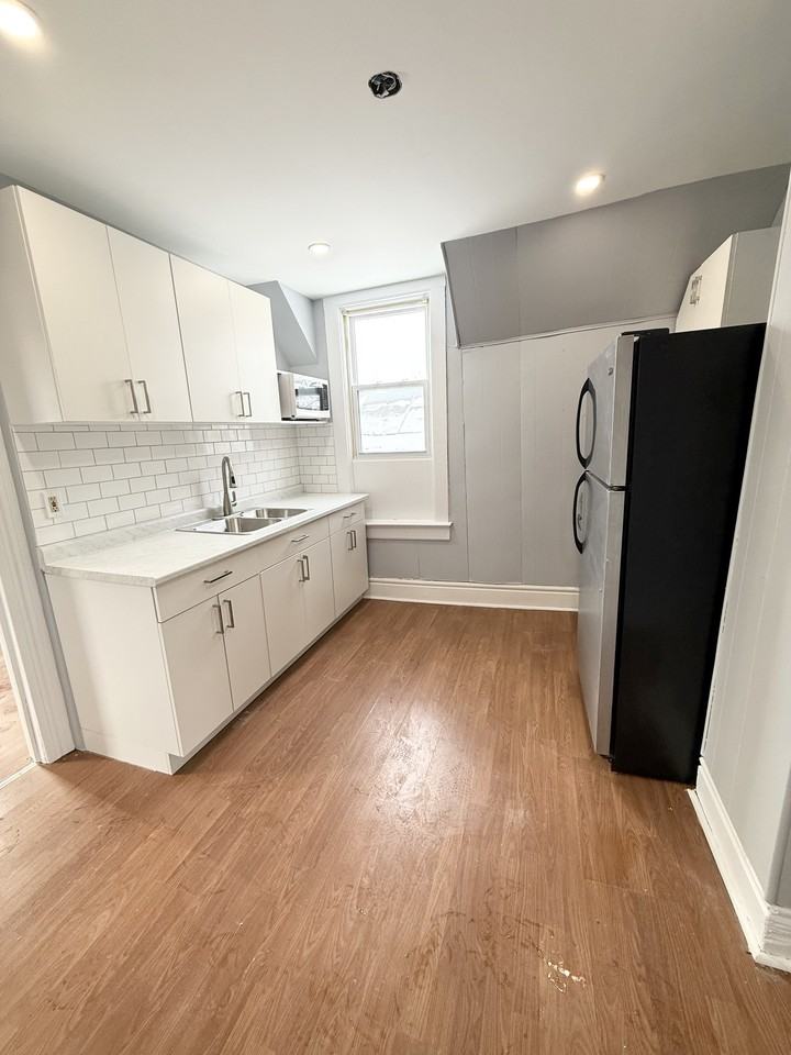 98 3rd St #3 - Photo 3 of 14