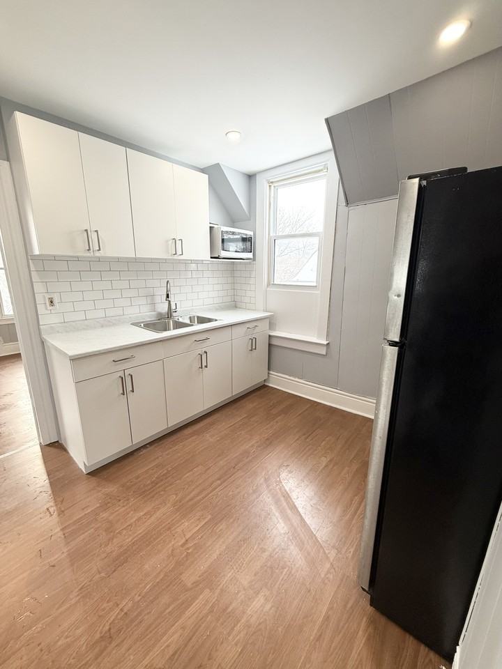 98 3rd St #3 - Photo 4 of 14