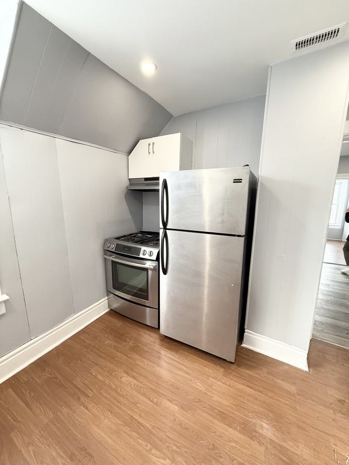 98 3rd St #3 - Photo 5 of 14