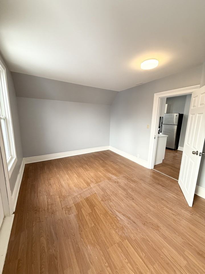 98 3rd St #3 - Photo 7 of 14