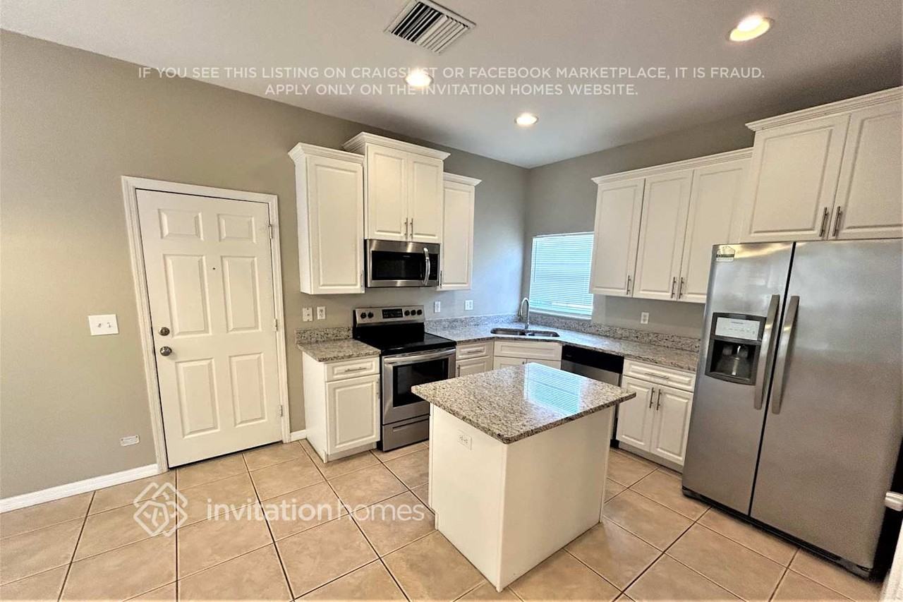 7136 Lake Eaglebrooke Way - Photo 3 of 15