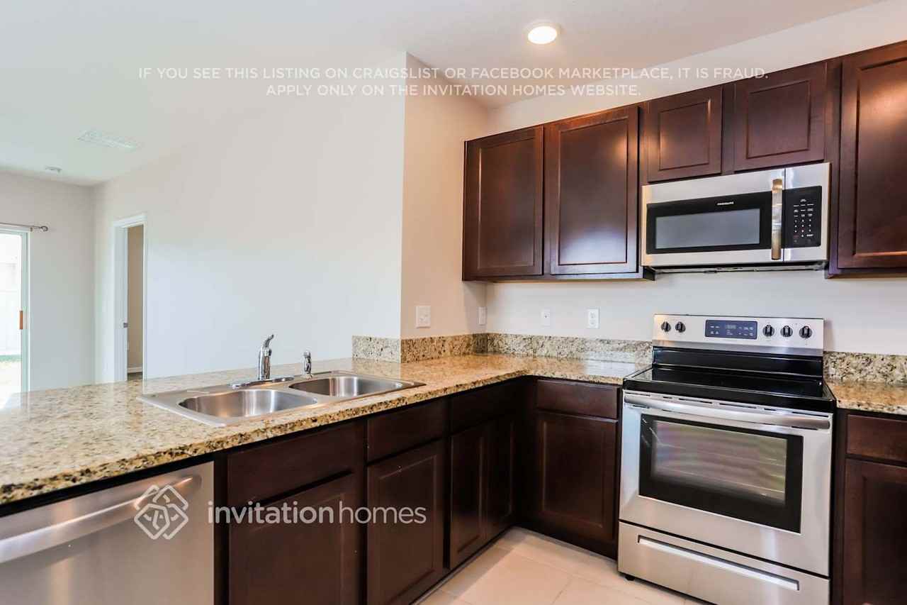 3871 Golden Oriole Pkwy - Photo 4 of 16