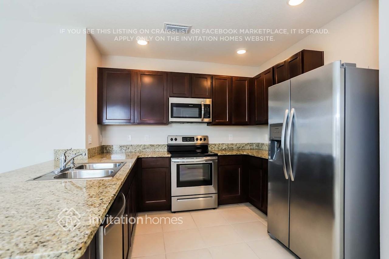 3871 Golden Oriole Pkwy - Photo 5 of 16