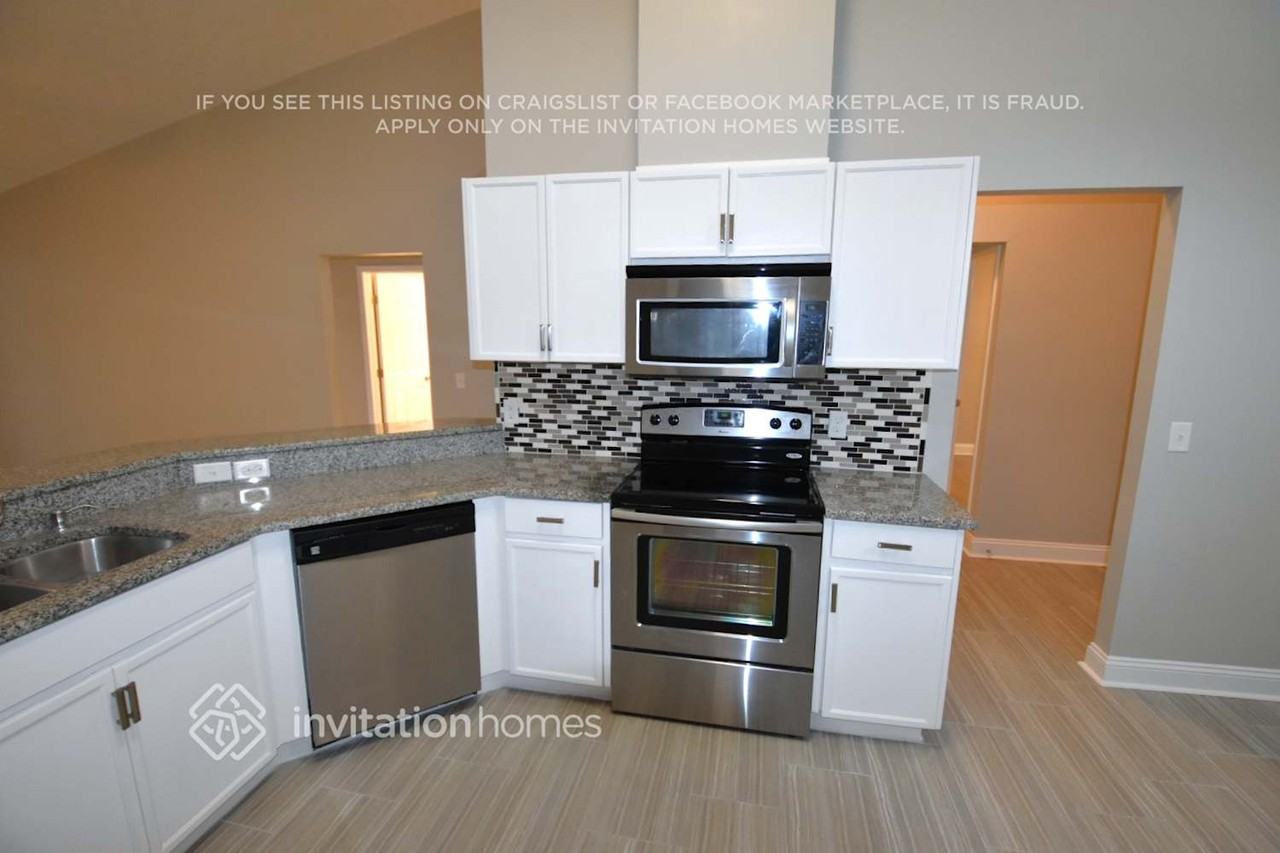 9828 Cristina Dr - Photo 3 of 14