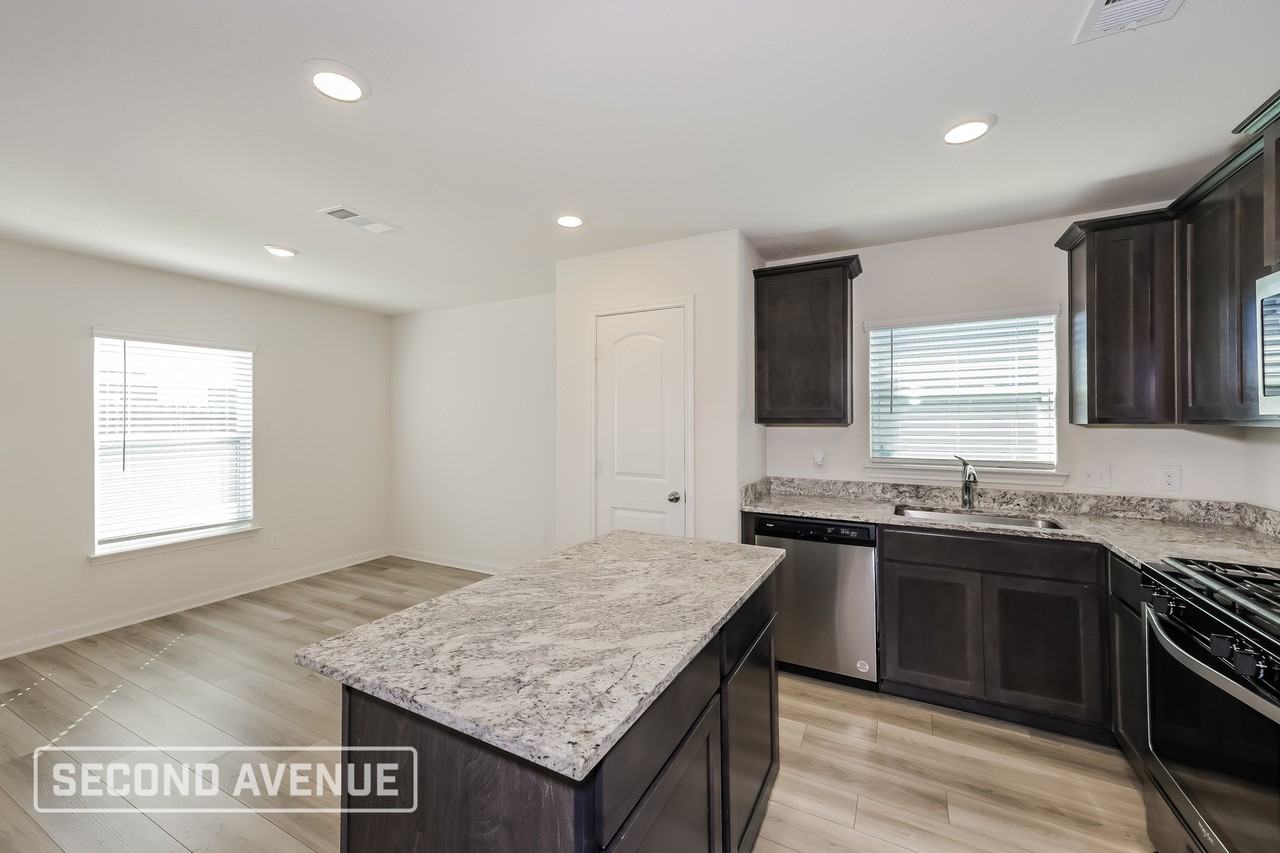 1421 Sunkiss Dr - Photo 5 of 28
