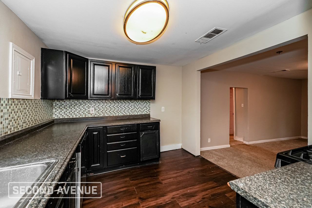 7104 Foster Dr - Photo 5 of 26