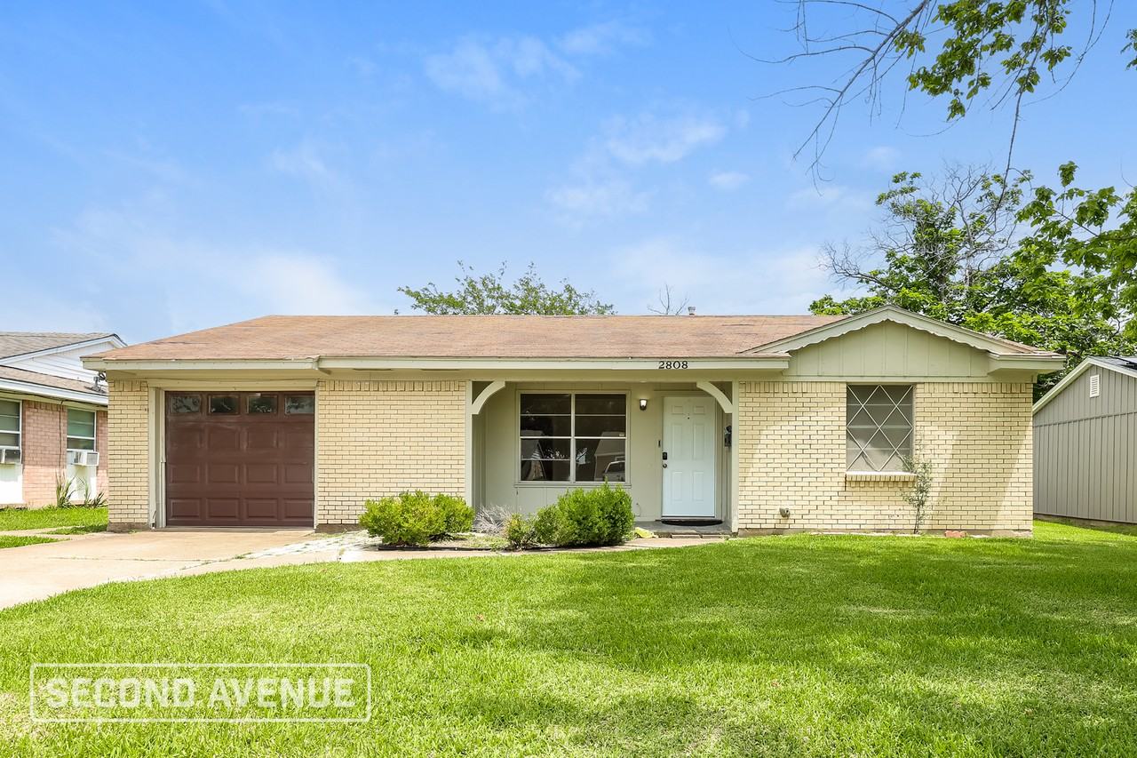 2808 Belhaven Dr