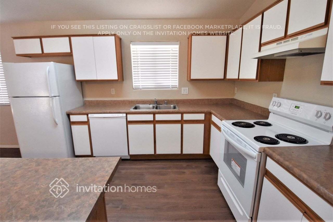 3002 N 85th Ln - Photo 3 of 10
