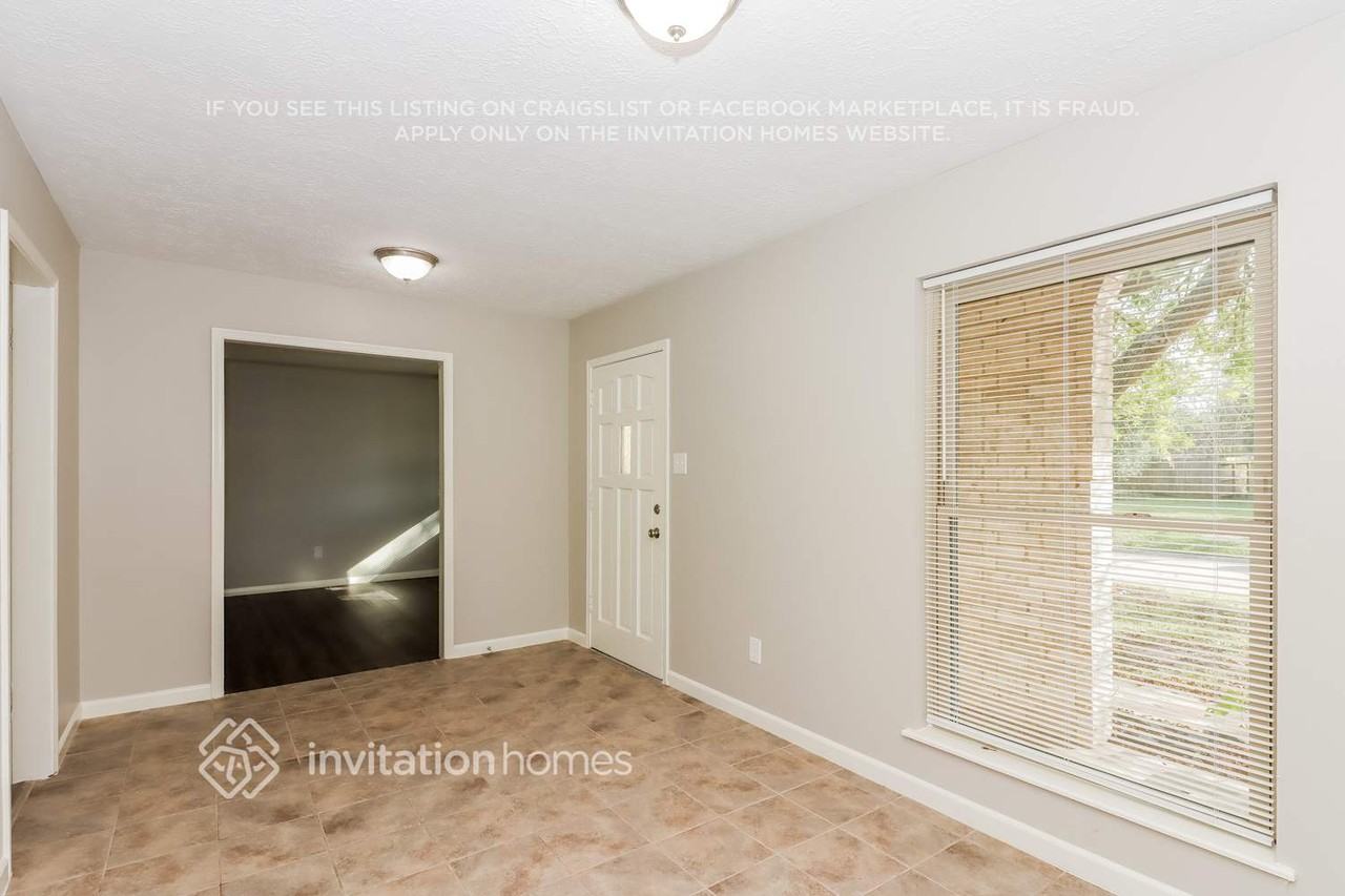 2104 Yorktown Ct N - Photo 3 of 16