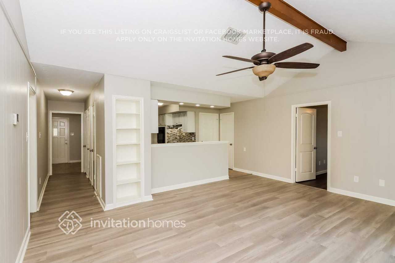 2104 Yorktown Ct N - Photo 5 of 16