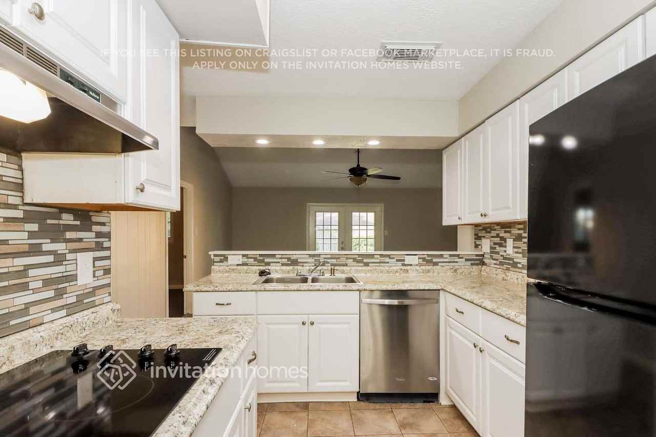 2104 Yorktown Ct N - Photo 6 of 16
