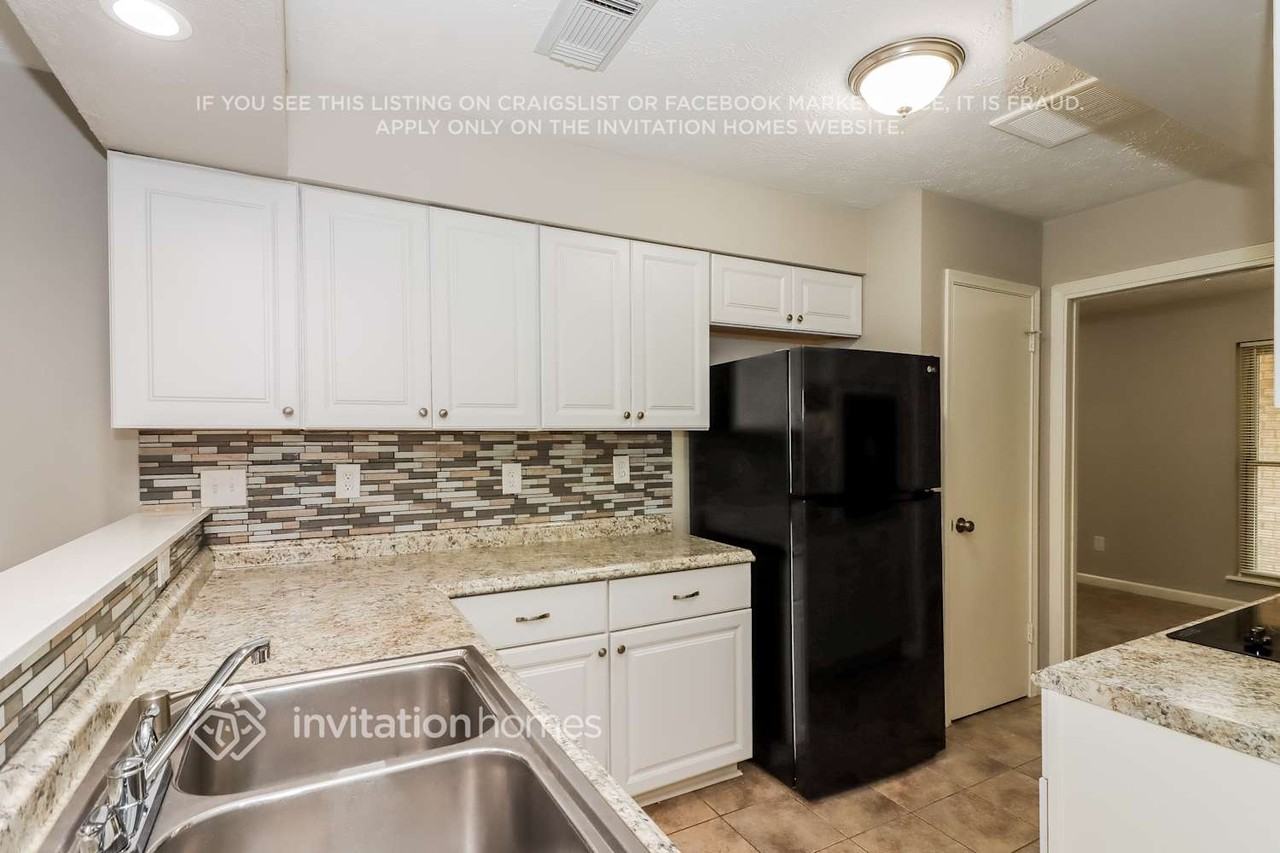 2104 Yorktown Ct N - Photo 7 of 16