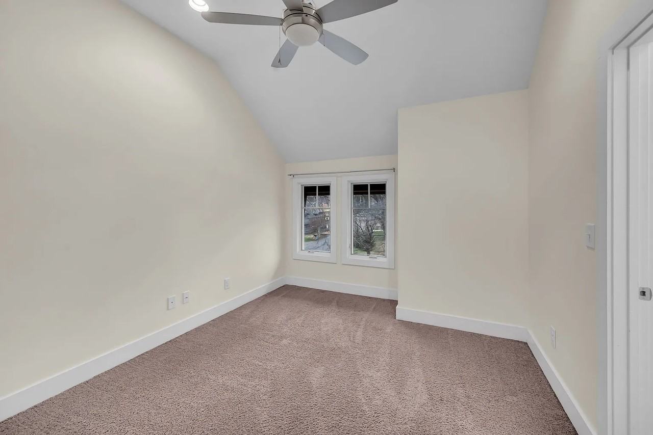 921 Hillview Hts #1 - Photo 4 of 20