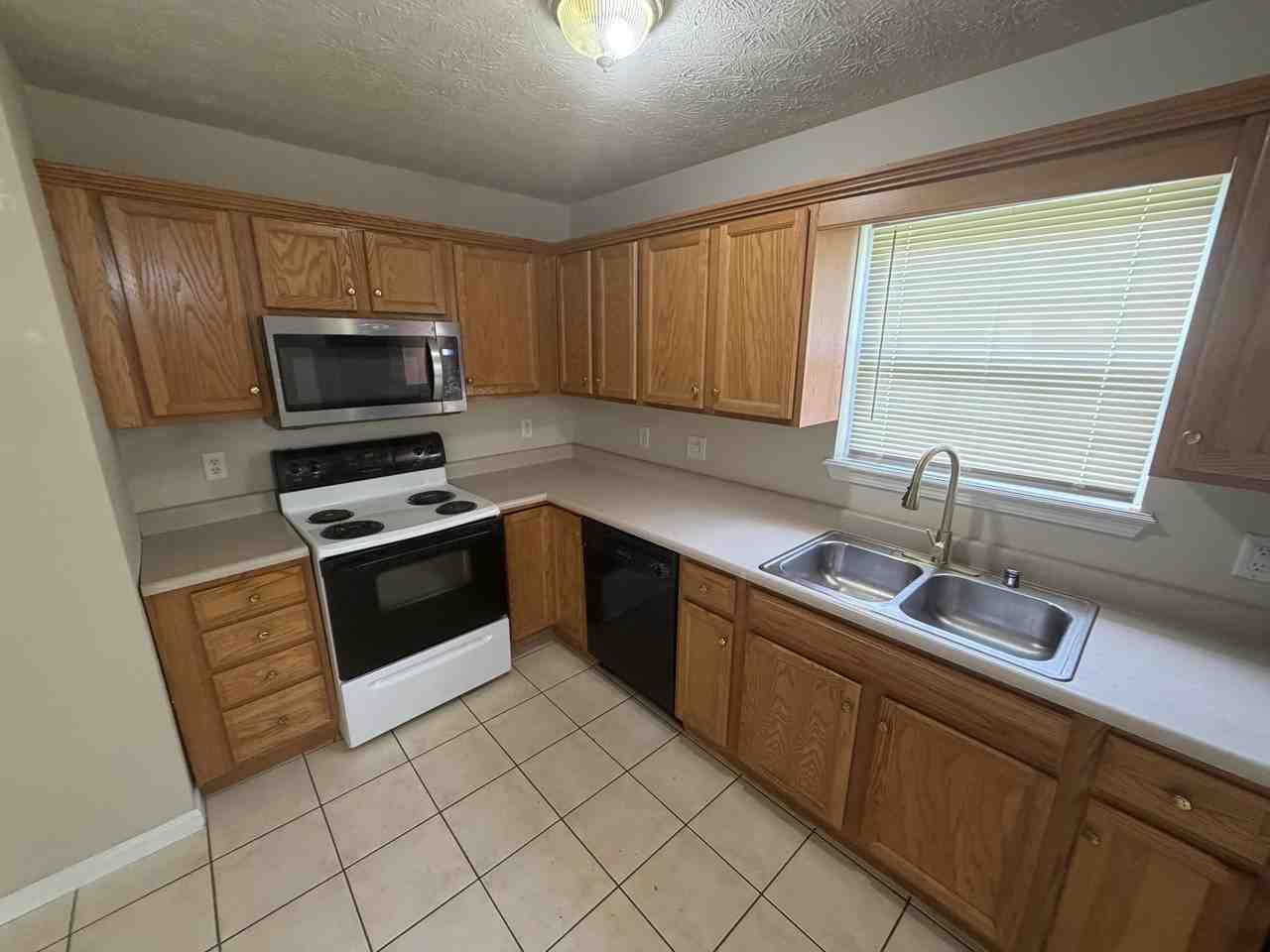 139 Ash Ct #1 - Photo 2 of 10