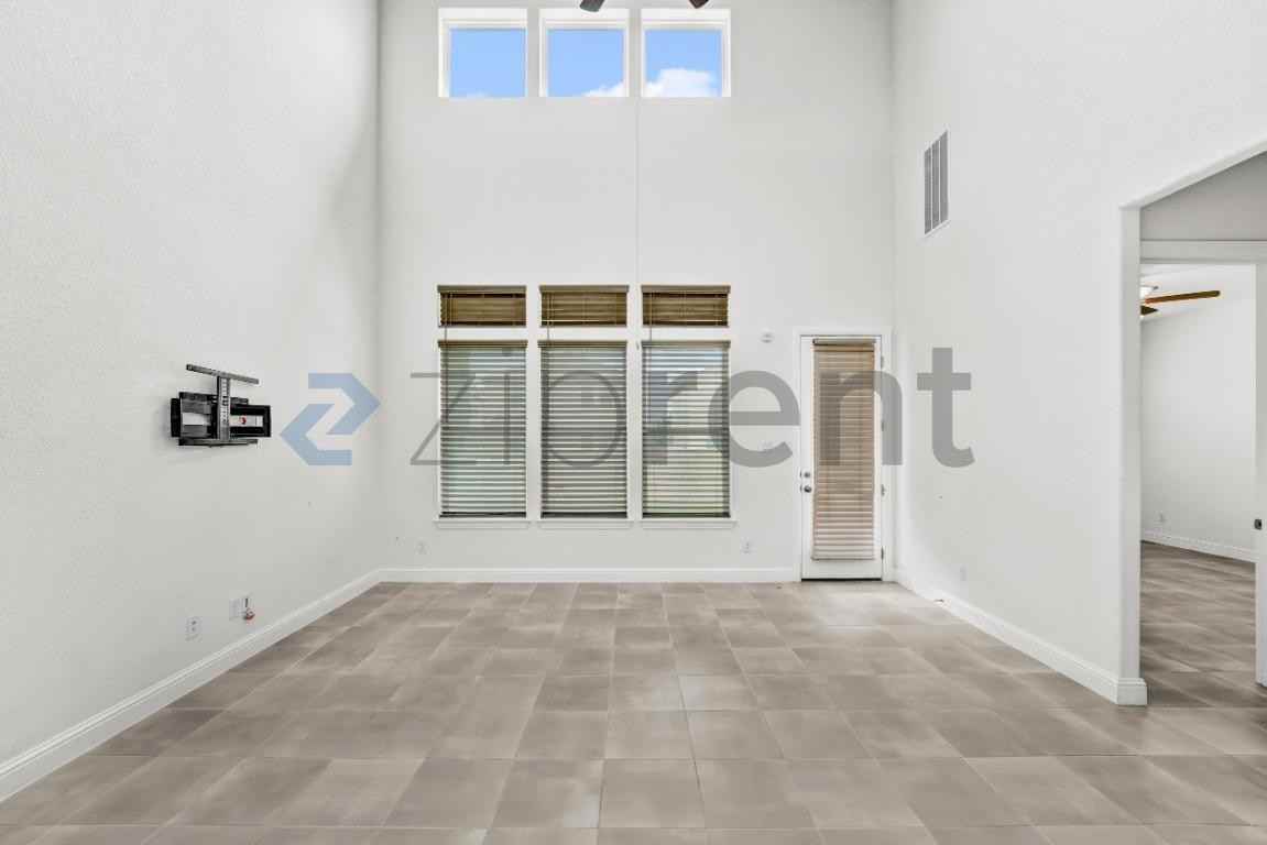 6405 Golden Bough Ln - Photo 6 of 32