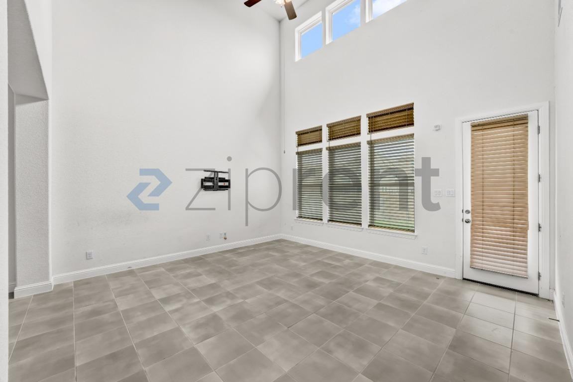 6405 Golden Bough Ln - Photo 7 of 32