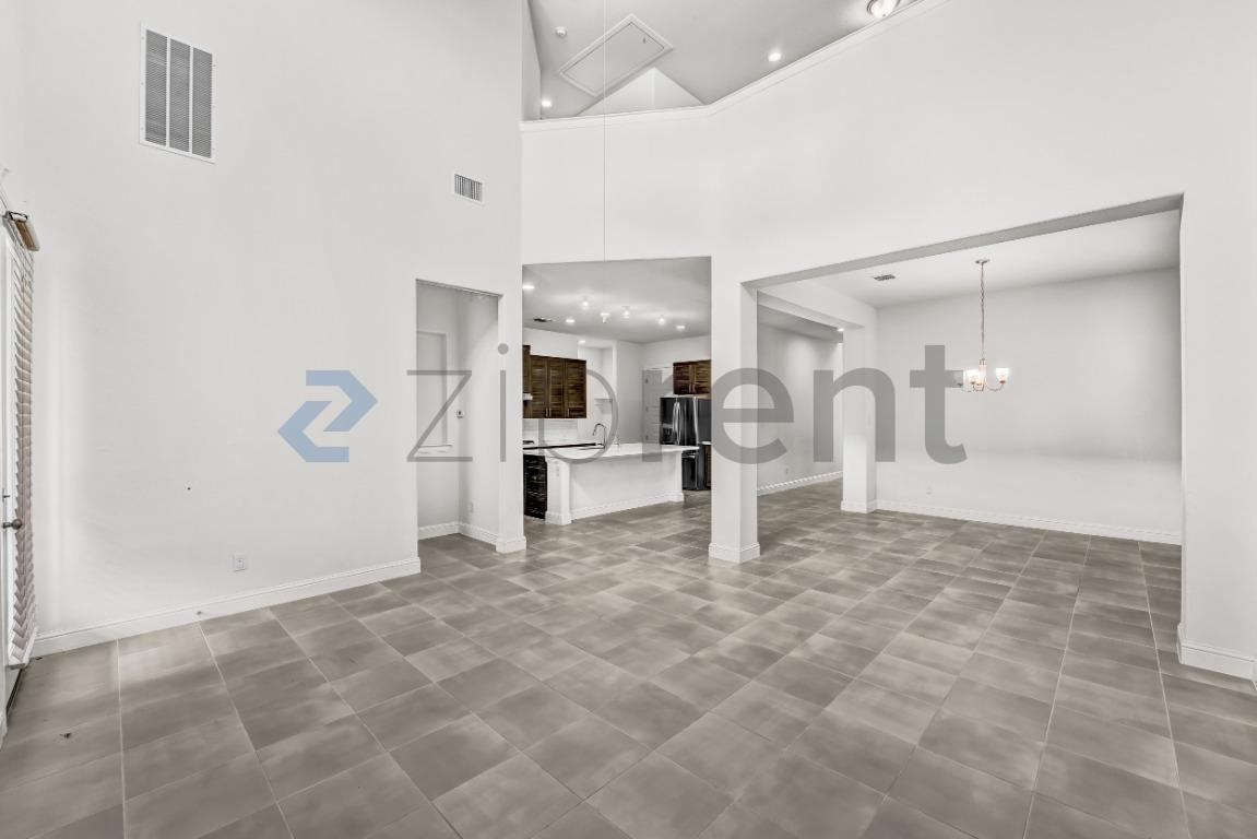 6405 Golden Bough Ln - Photo 3 of 32