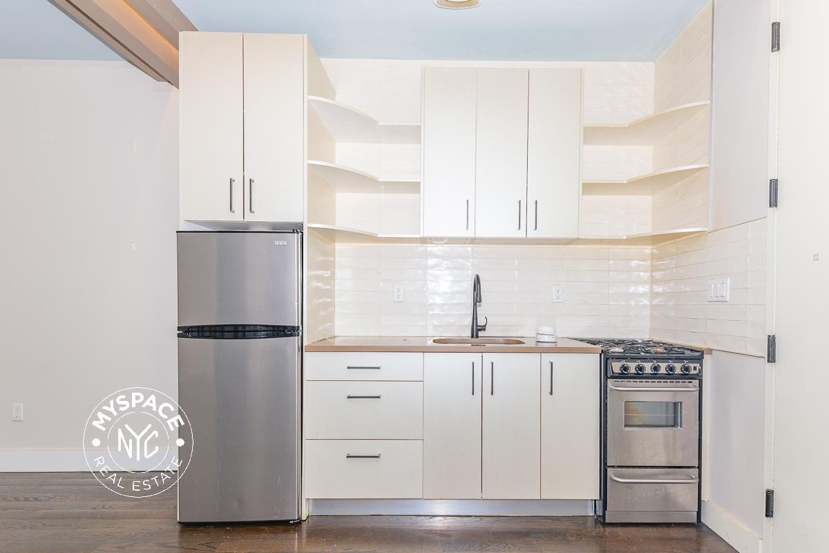 854 Greene Ave #3A - Photo 3 of 9