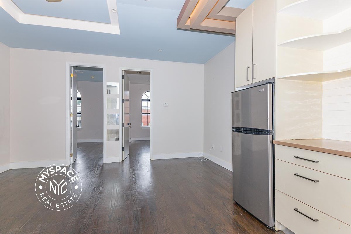 854 Greene Ave #3A - Photo 4 of 9