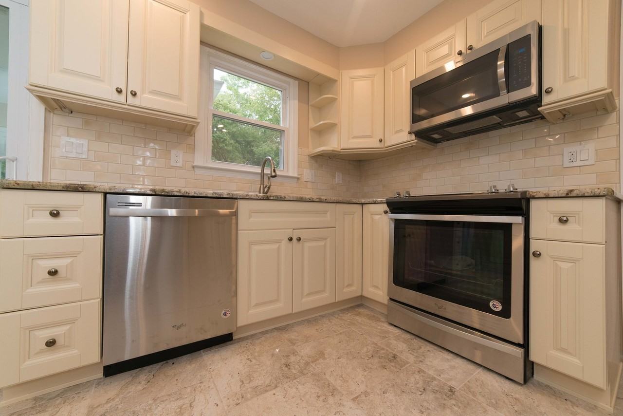 440 Cricket Ln - Photo 2 of 33