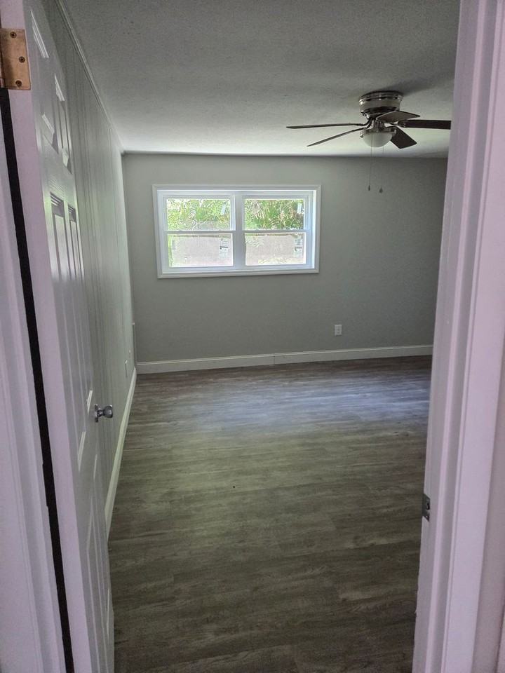 941 Chadwick Dr - Photo 4 of 8
