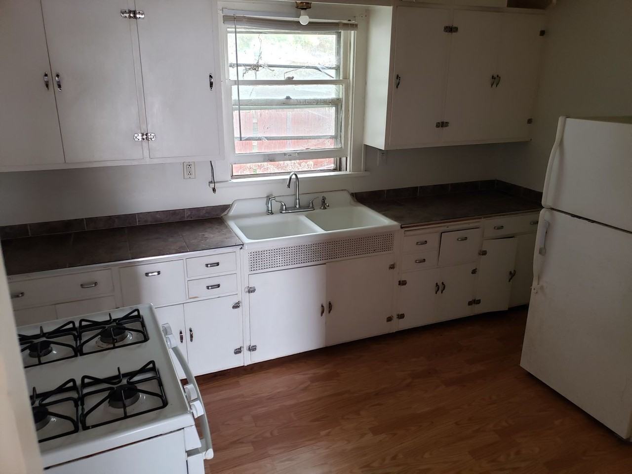 809 Pennsylvania Ave - Photo 2 of 3