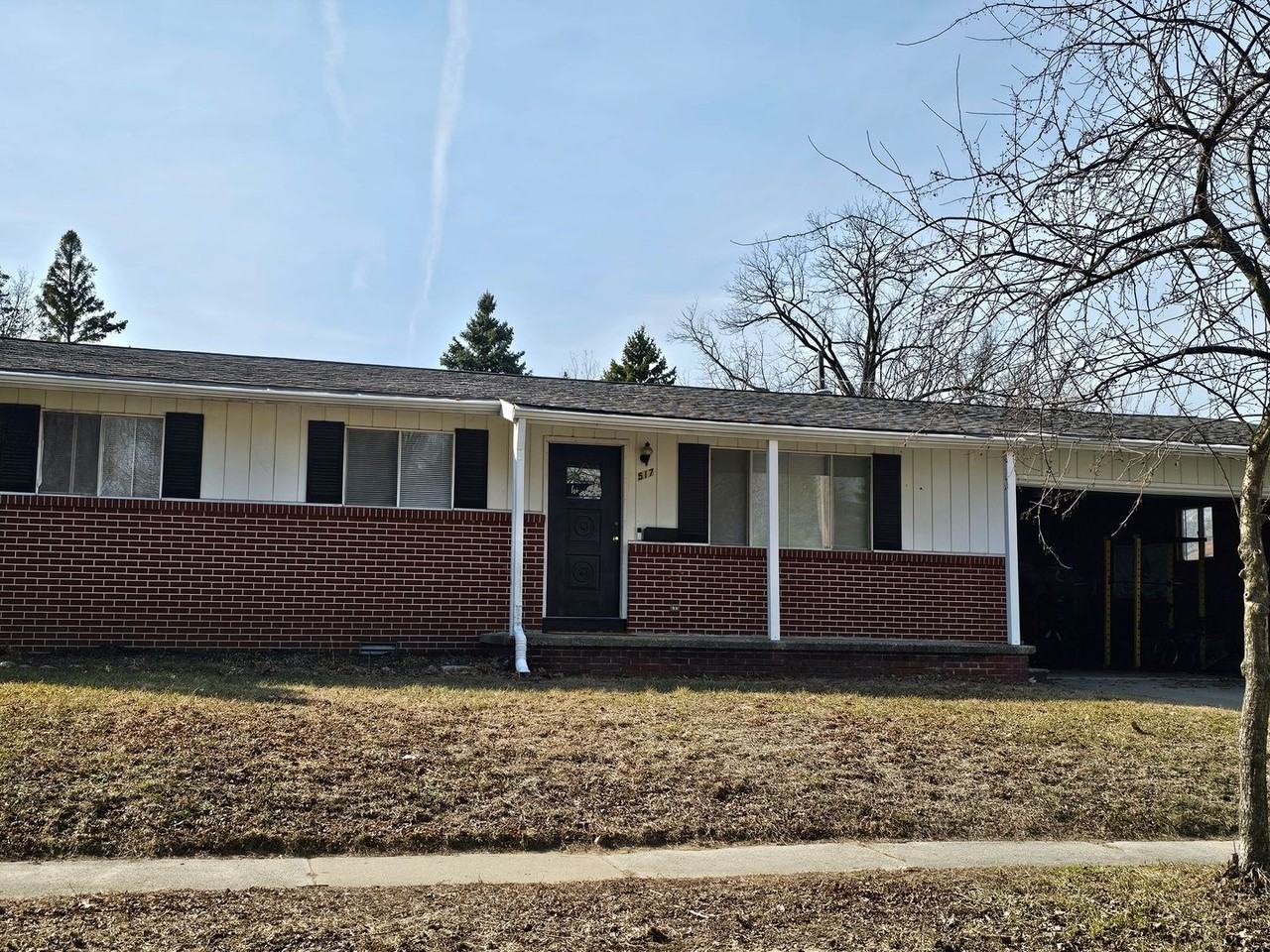 517 N Summit St - Photo 2 of 2