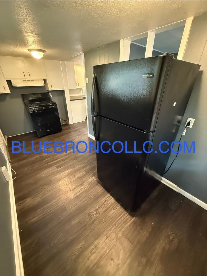 3435 E 7th St - Photo 5 of 9