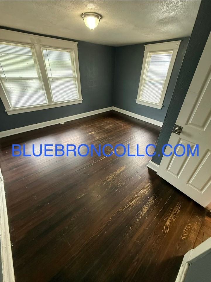 3435 E 7th St - Photo 6 of 9