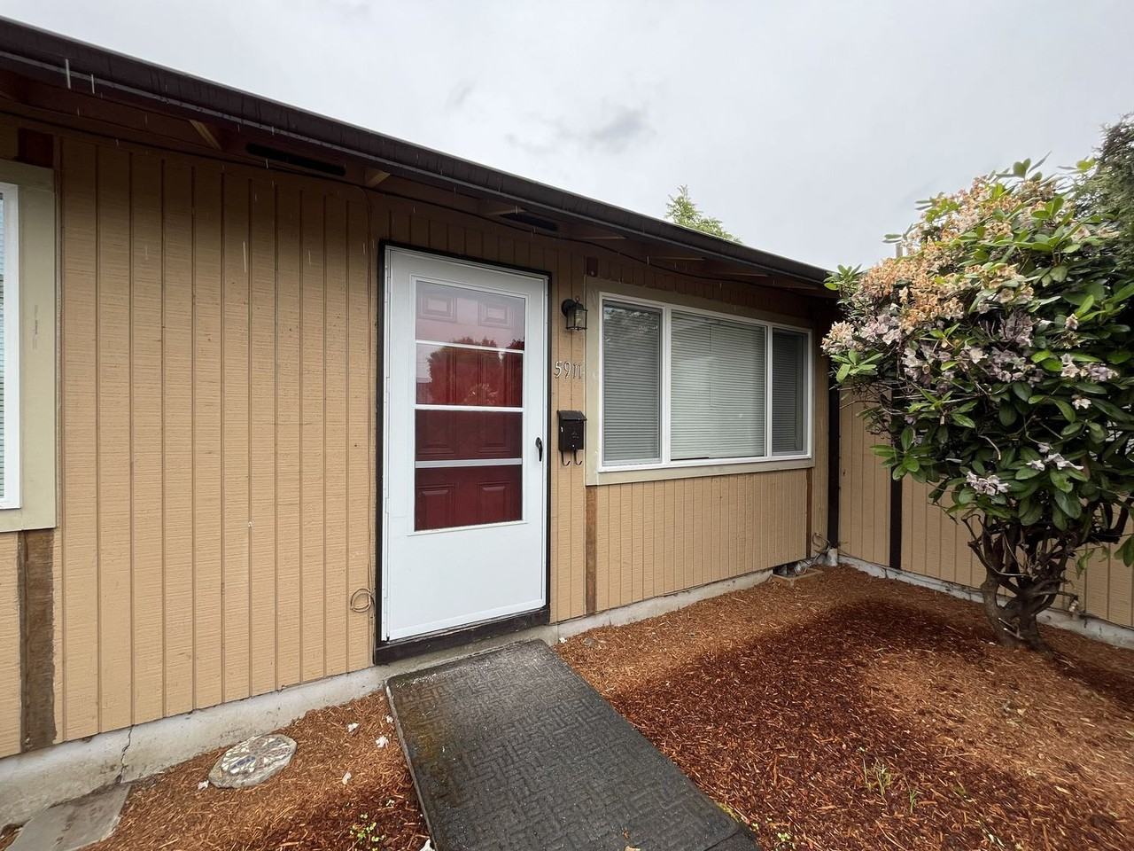 5911 Se 83rd Ave - Photo 2 of 30