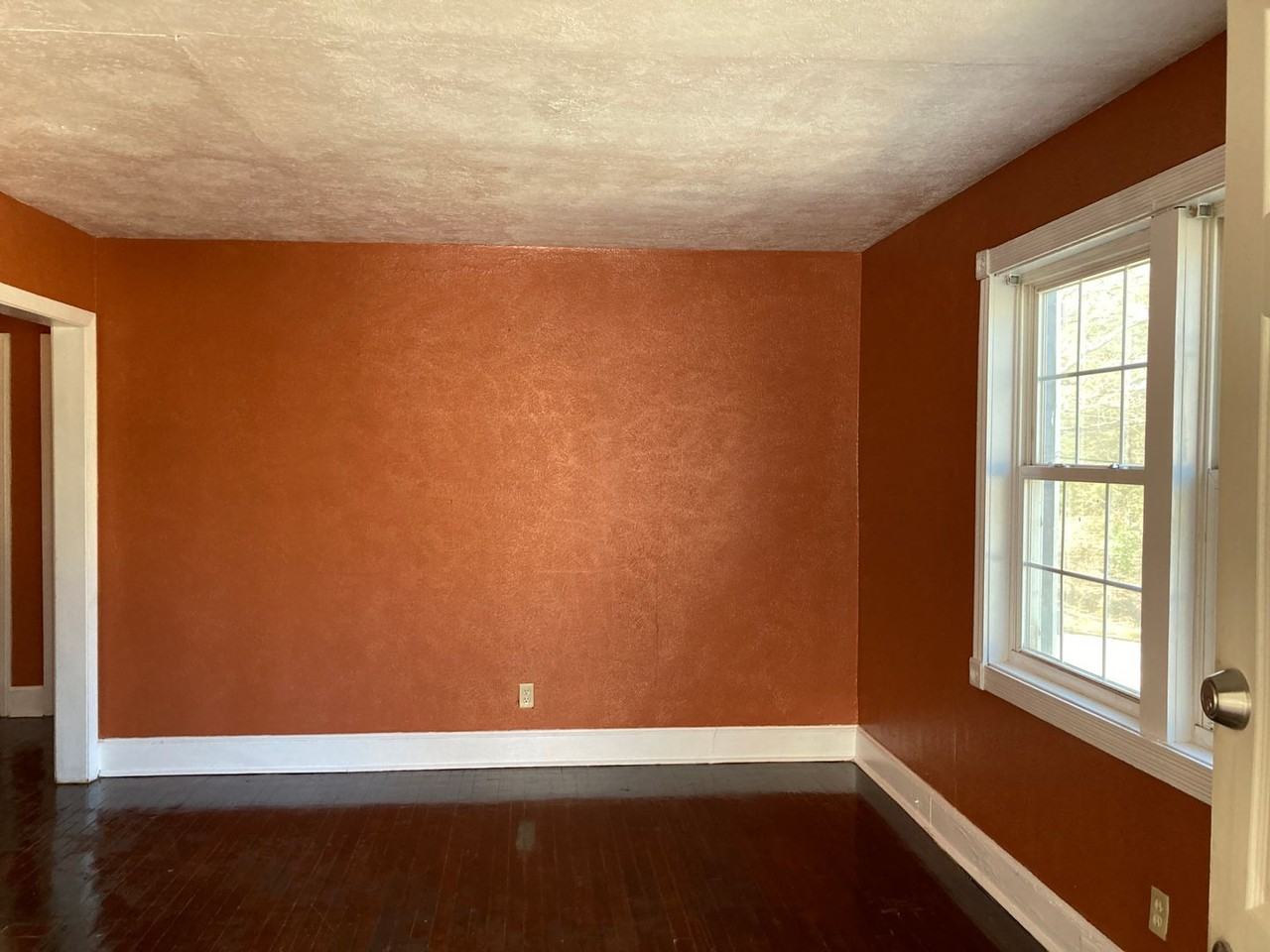 1805 Abbott Ave - Photo 2 of 7