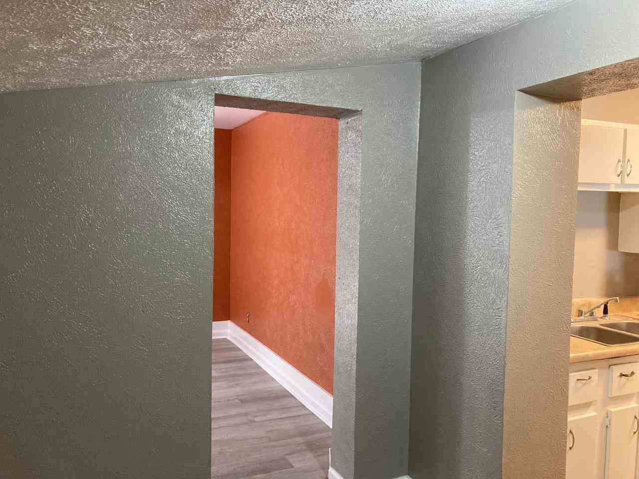 1805 Abbott Ave - Photo 3 of 7