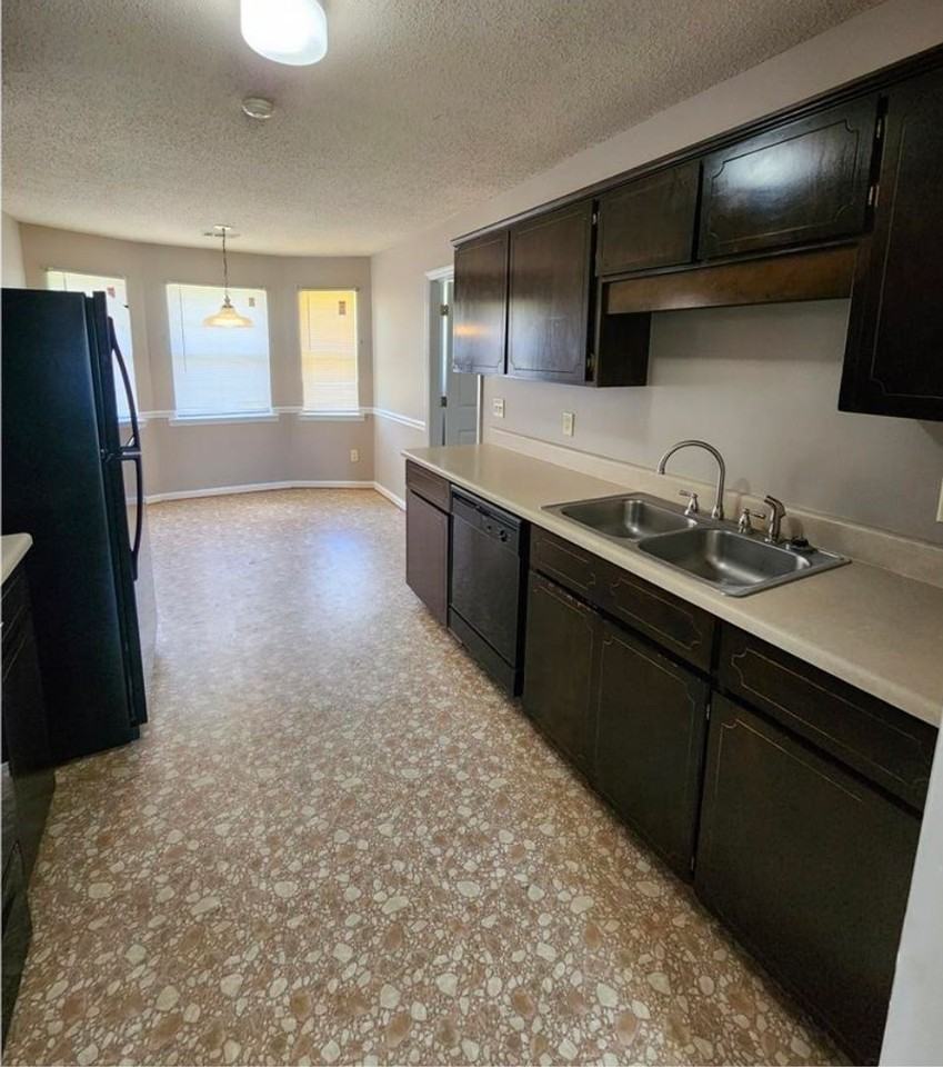 2411 Fernando Ct - Photo 7 of 24